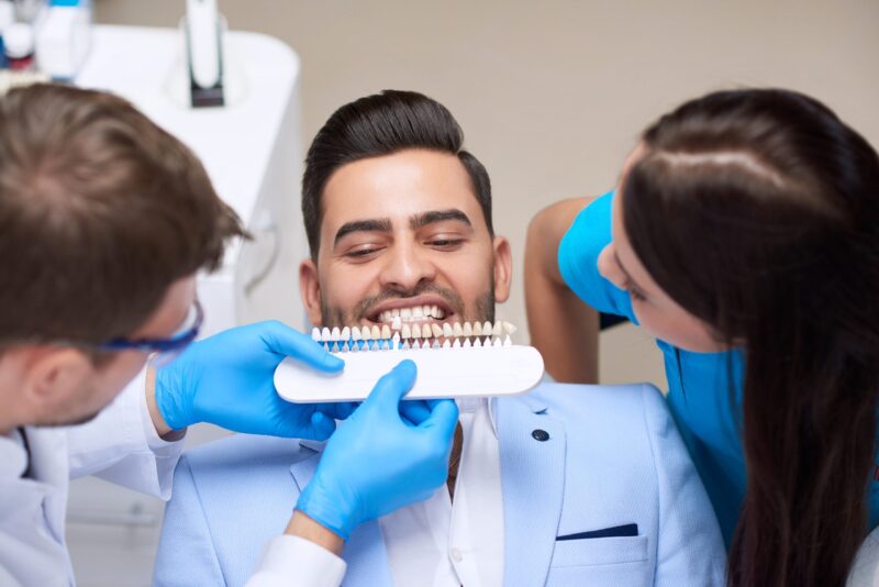 Dental Bonding vs. Veneers – Which is Right for You? 